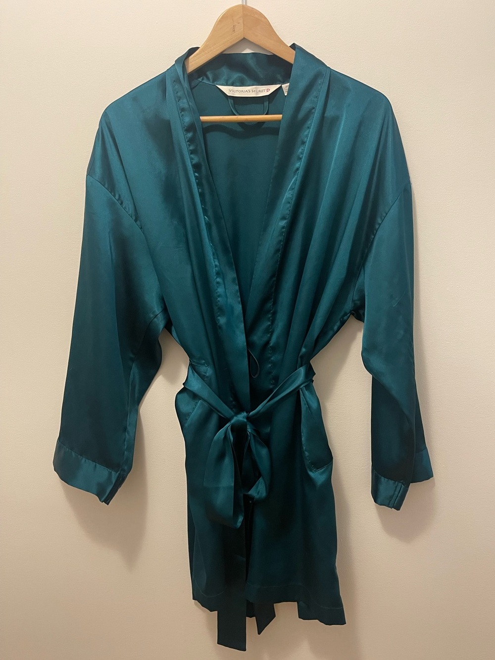 Victoria's Secret Dark Green Satin Short Kimono Robe with Waist Tie - Picture 2 of 8